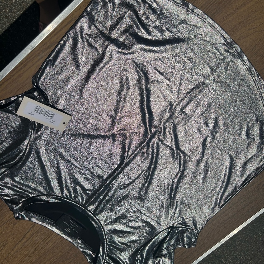 Heroine sport metallic silver short sleeve top